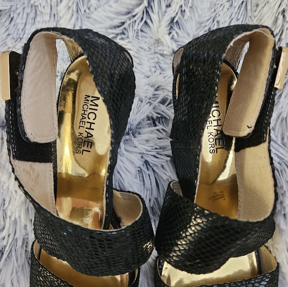 Michael Kor's Strappy Sexy Sandals Sz 7 Fits 7 1/2 foot Black and Gold - Picture 5 of 8